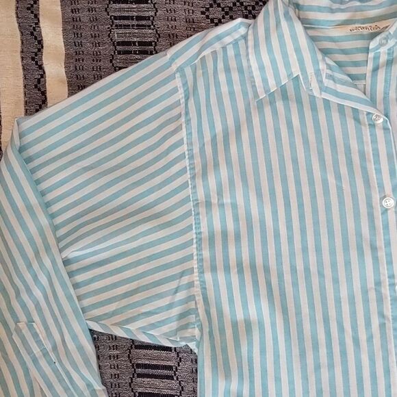 🤩 Vintage blue and white‎ striped shirt 🤩 2 for $20 - Picture 8 of 10